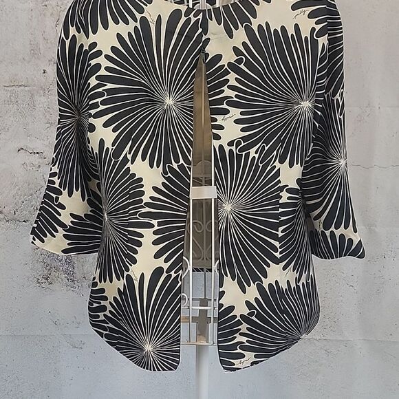 An Original Milly Of New York Elegant Black and Cream  Women's Top Size 2 - Picture 9 of 13